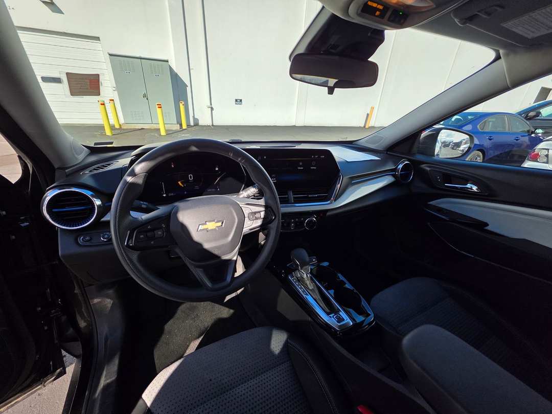 2025 Chevrolet Trax LT - Image 12