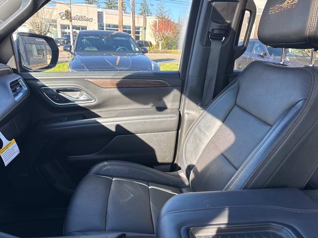 2024 Chevrolet Suburban High Country - Image 30