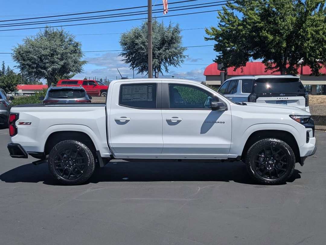 2025 Chevrolet Colorado Z71 - Image 7