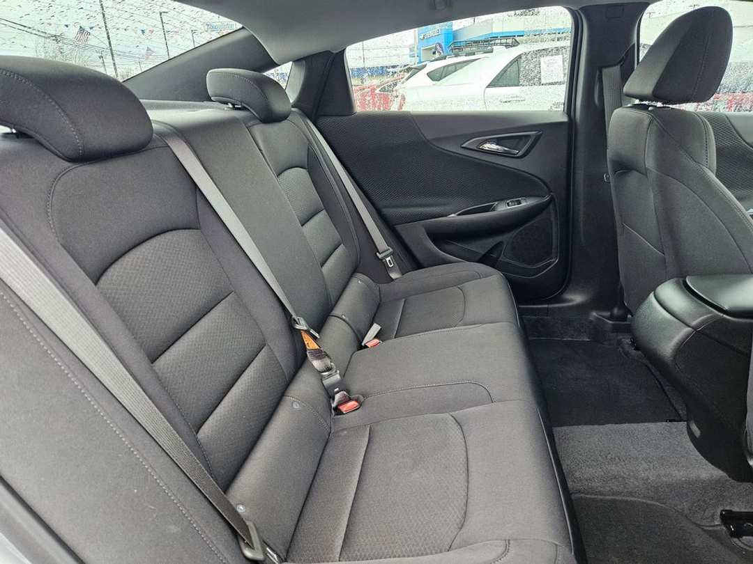 2025 Chevrolet Malibu LS - Image 31