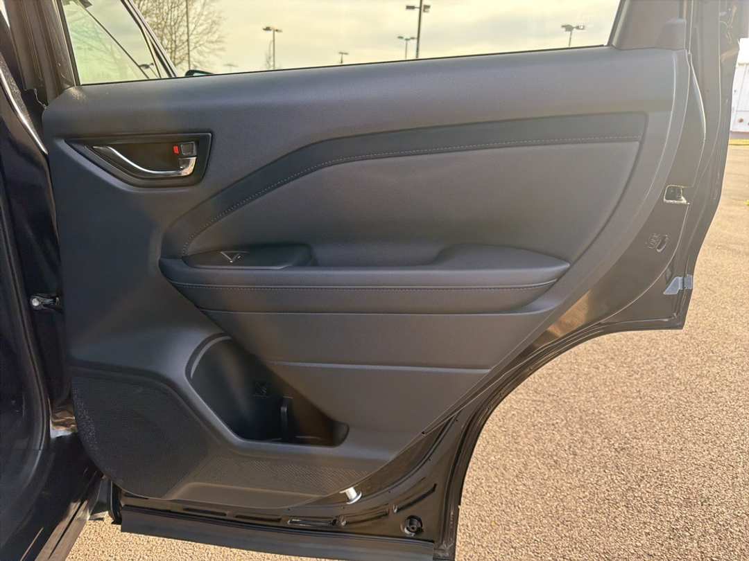 2025 Subaru Forester Limited - Image 23