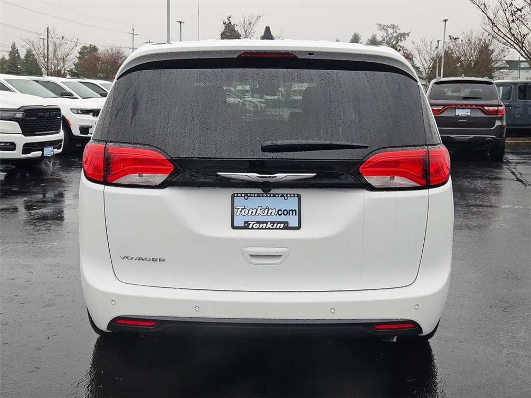 2026 Chrysler Voyager LX - Image 5
