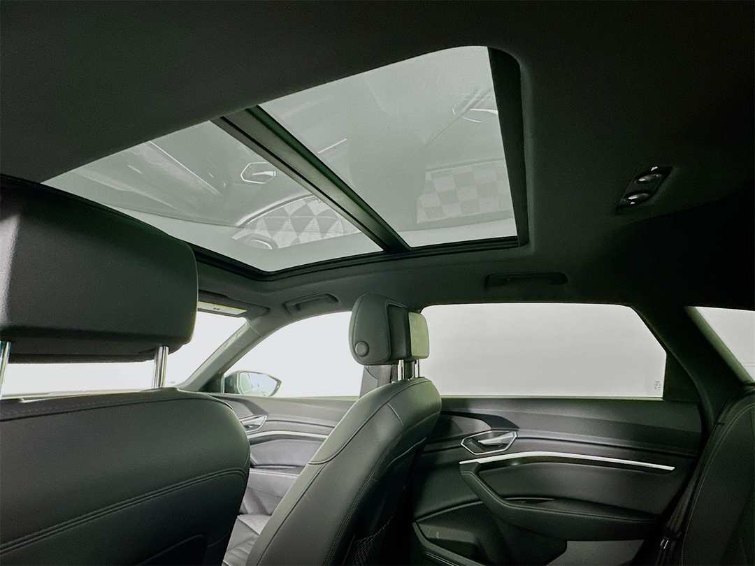 2022 Audi E-Tron Premium Plus - Image 23