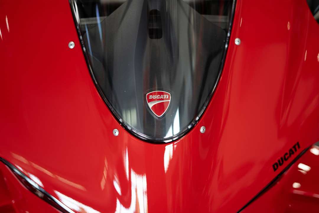 2025 Ducati Panigale V4 - Image 5