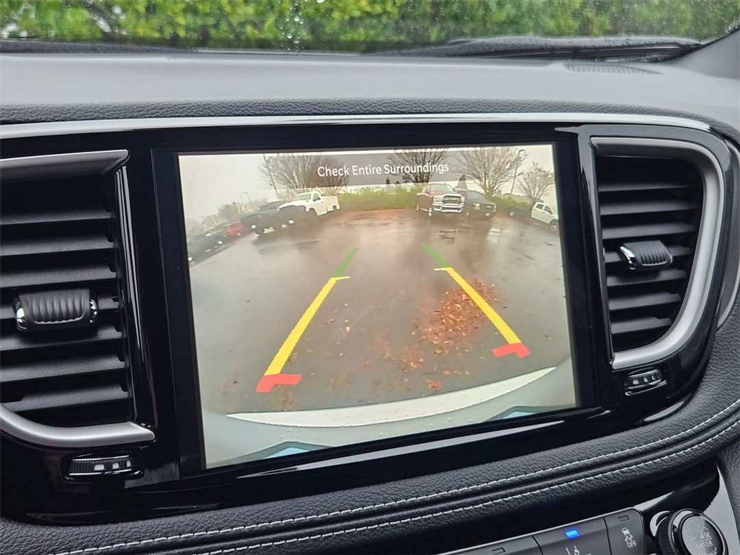 2026 Chrysler Pacifica Select - Image 21