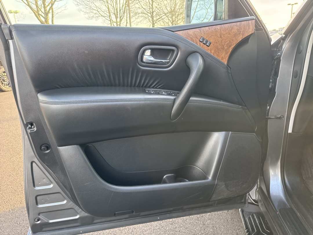 2023 Nissan Armada SL - Image 11