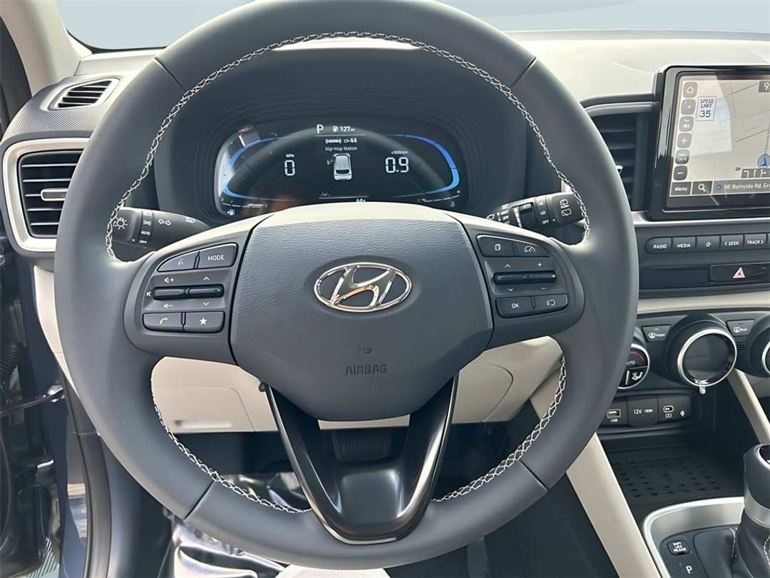 2025 Hyundai Venue Limited - Image 13