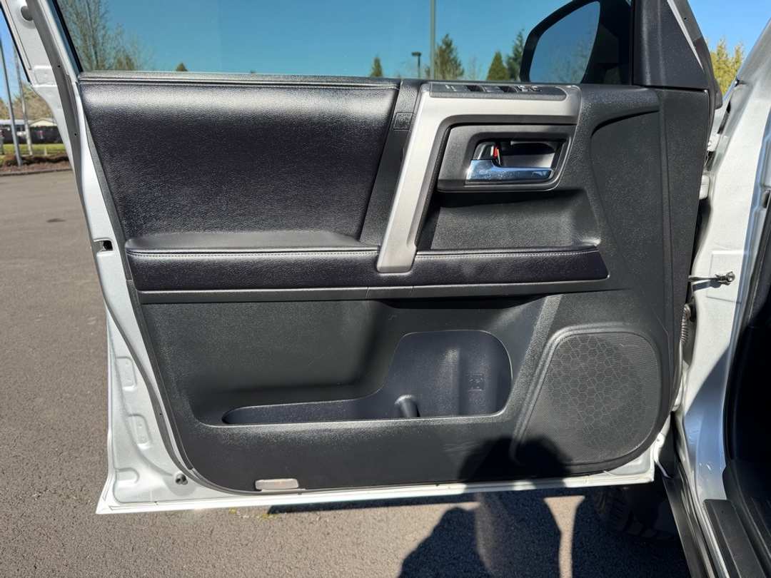 2017 Toyota 4Runner SR5 - Image 12