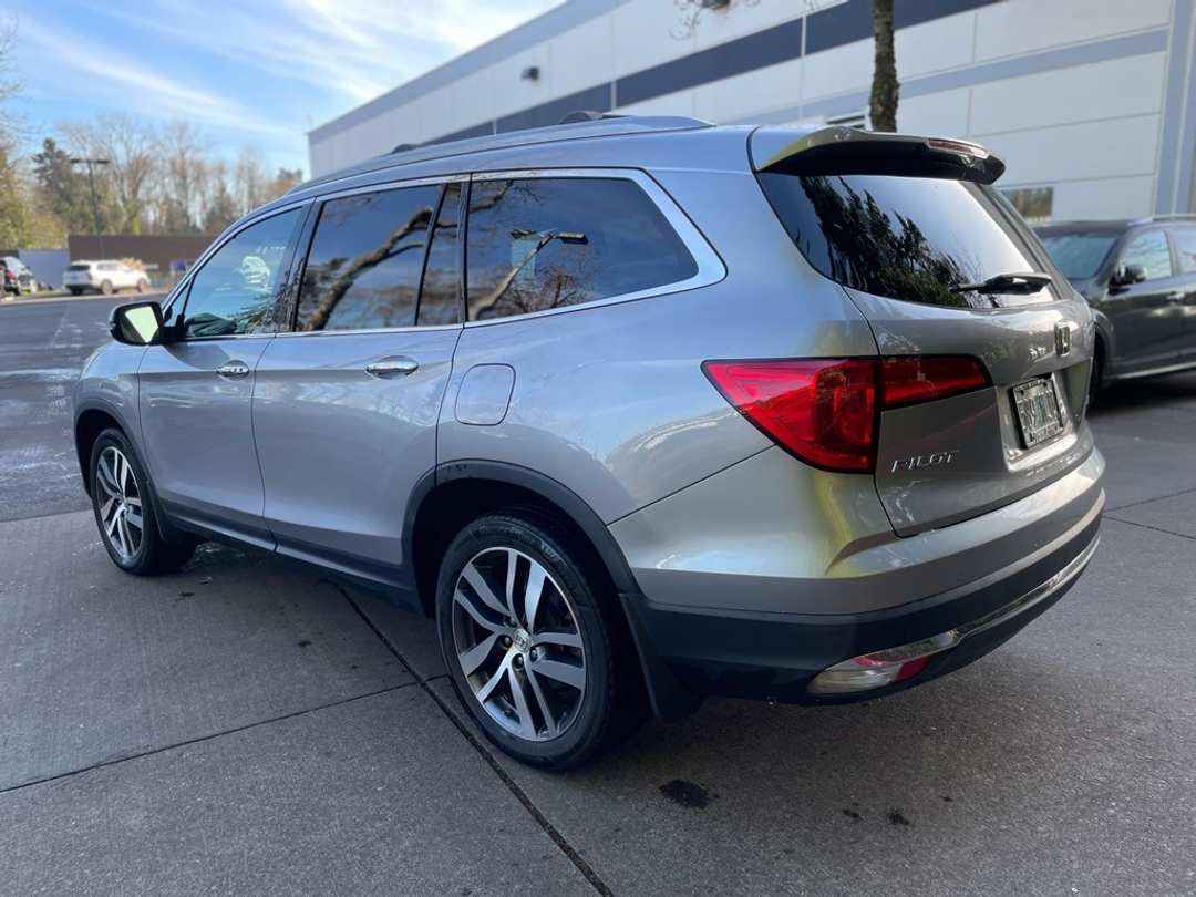 2017 Honda Pilot Touring - Image 6