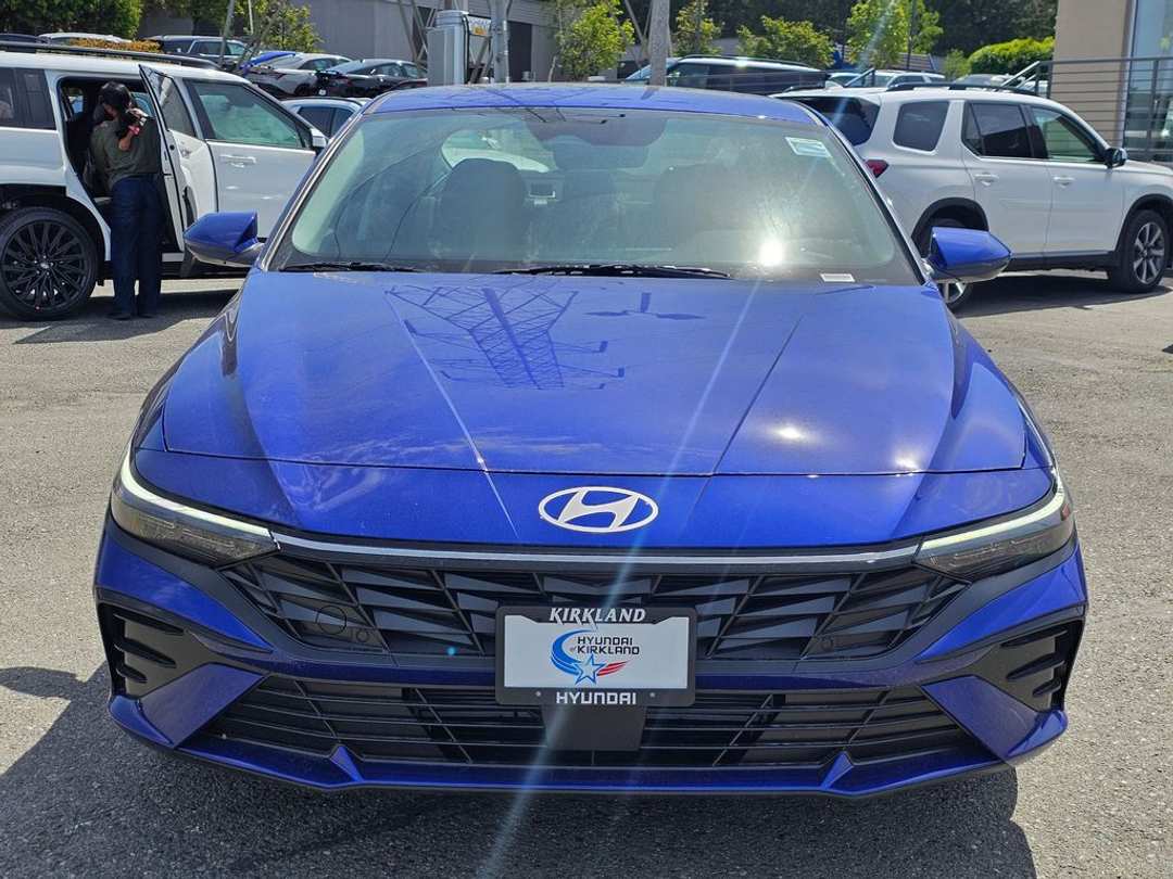 2025 Hyundai Elantra SEL Convenience - Image 2