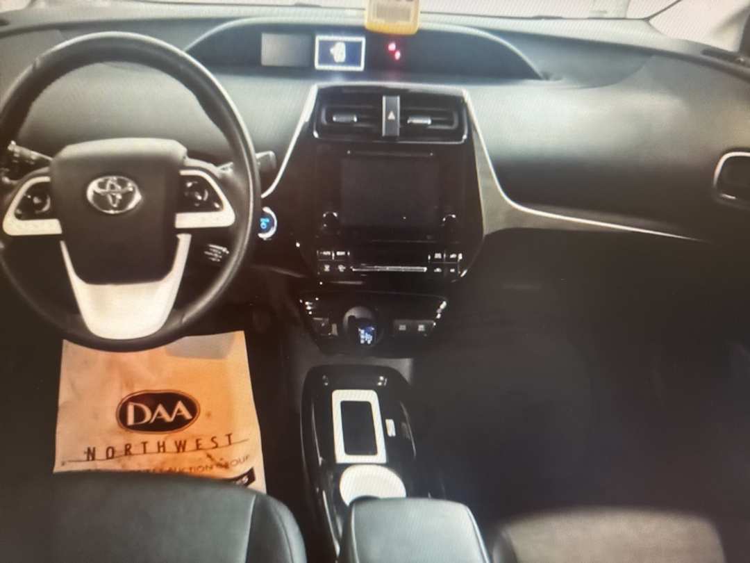 2017 Toyota Prius Three Touring - Image 6