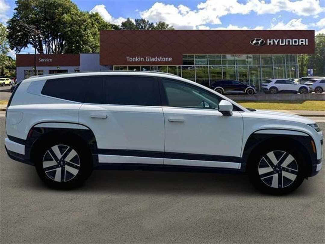 2026 Hyundai Ioniq 9 SEL - Image 9