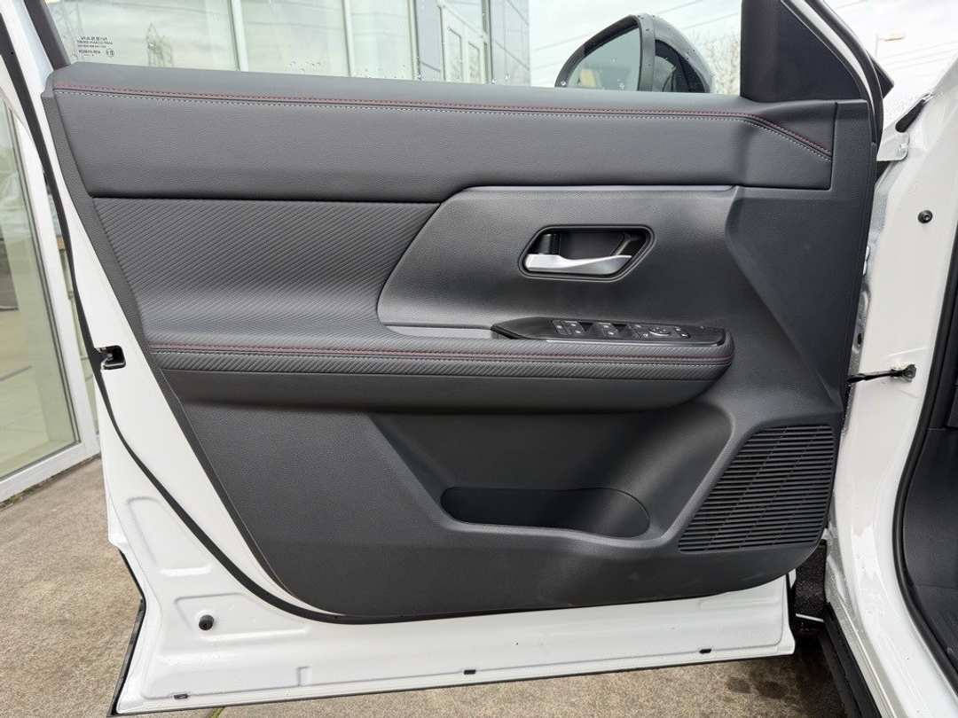 2026 Nissan Kicks SR - Image 11