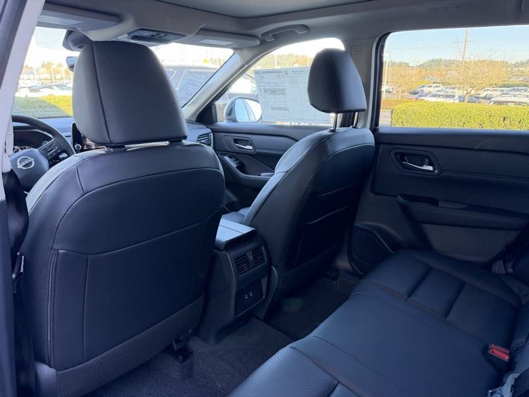 2026 Nissan Rogue Dark Armor - Image 28