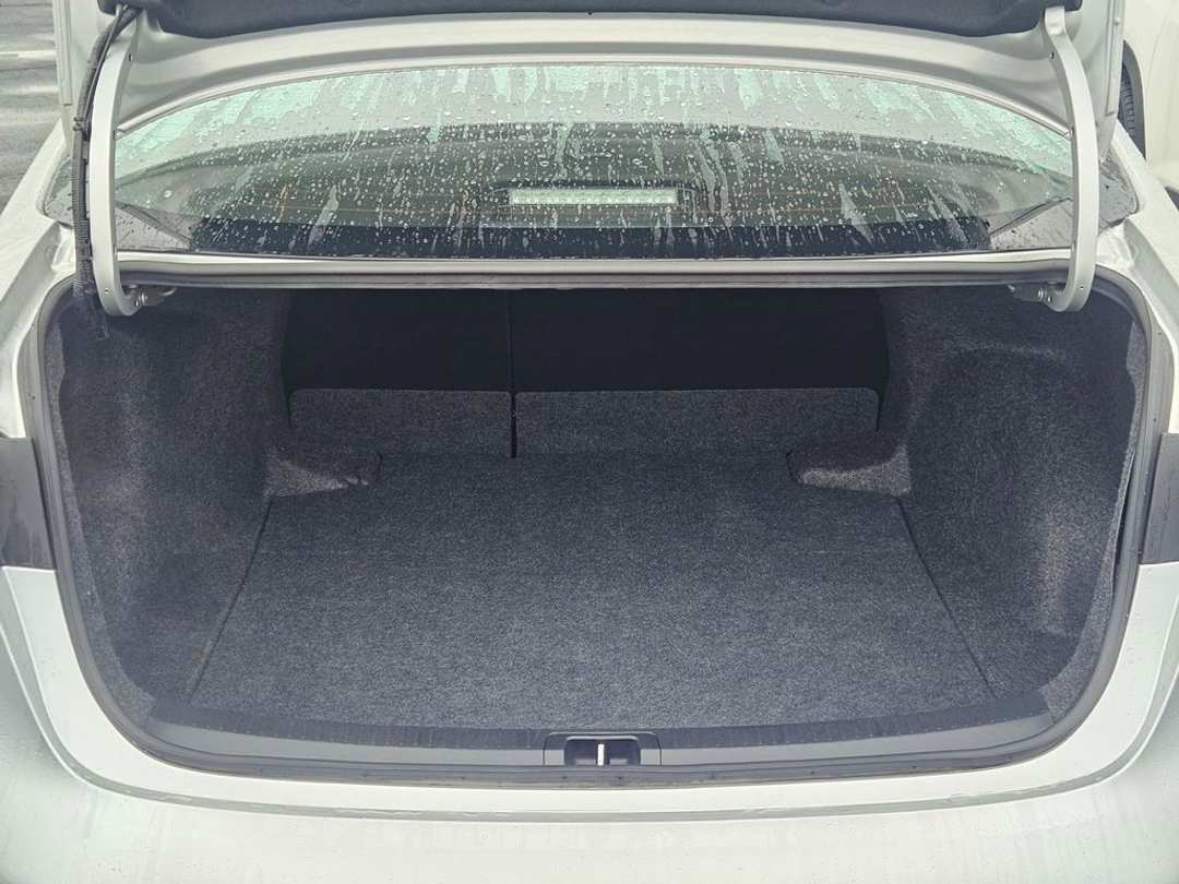 2025 Toyota Corolla LE - Image 28