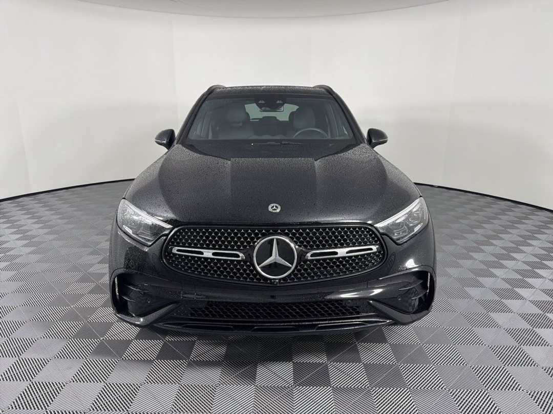 2026 Mercedes-Benz GLC 300 - Image 3