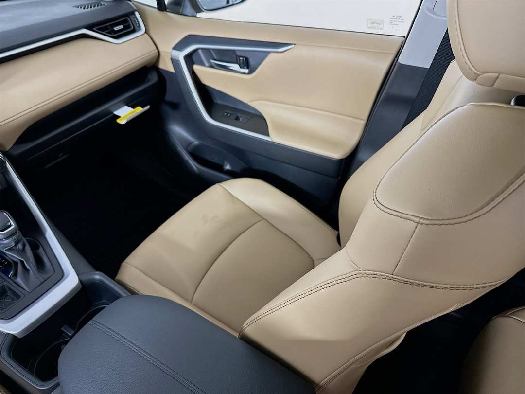 2025 Toyota Rav4 XLE Premium - Image 25