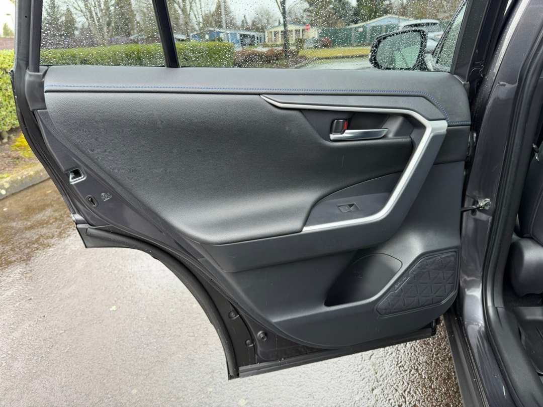 2023 Toyota Rav4 XSE - Image 31