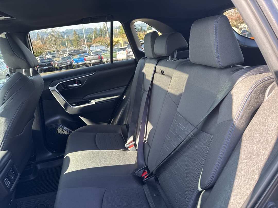 2022 Toyota Rav4 SE - Image 26