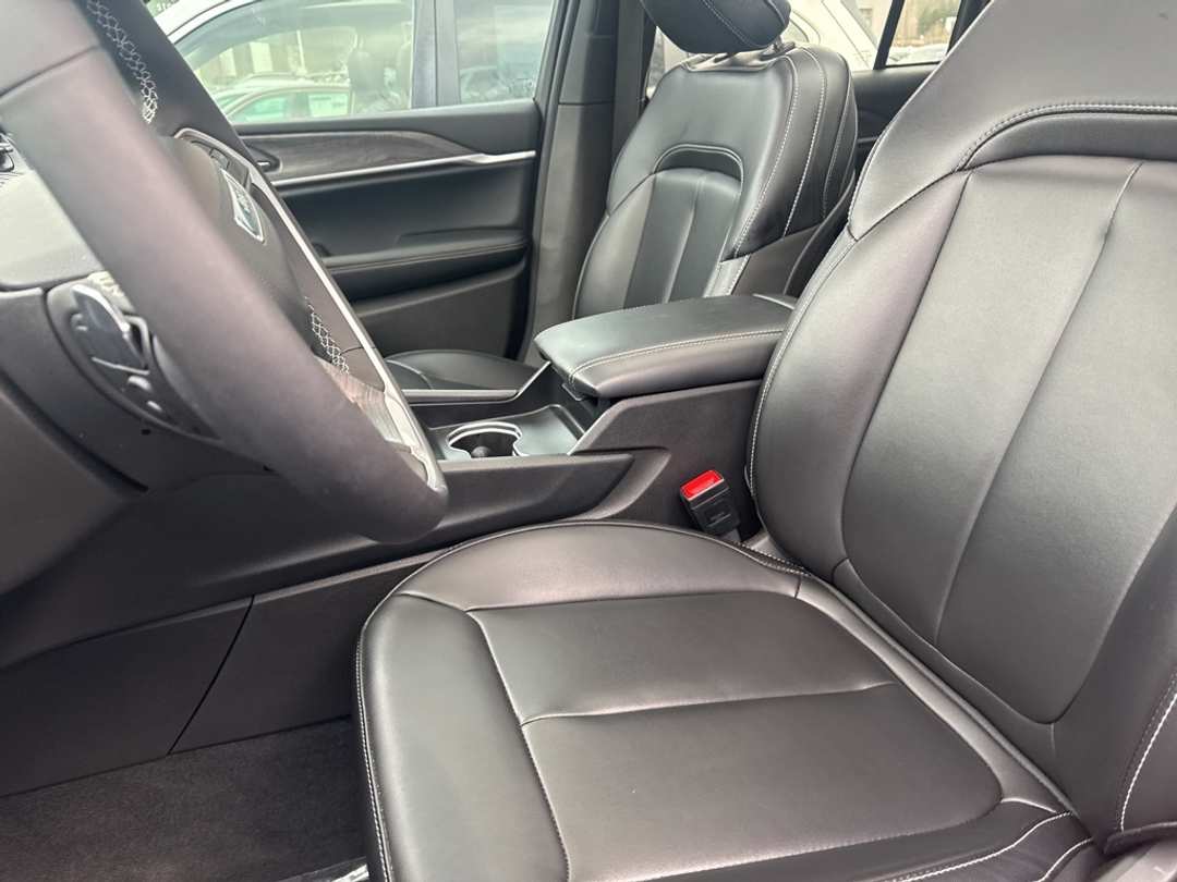 2025 Jeep Grand Cherokee 4xe - Image 9