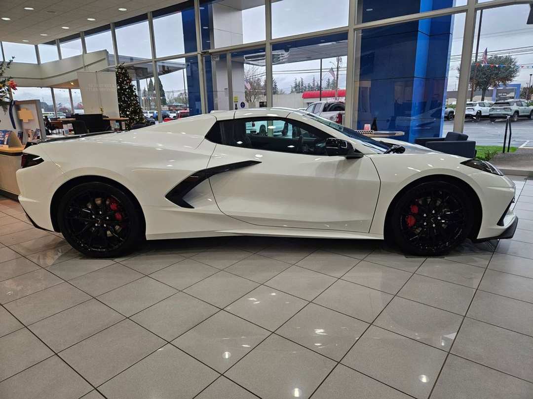 2026 Chevrolet Corvette Stingray - Image 7