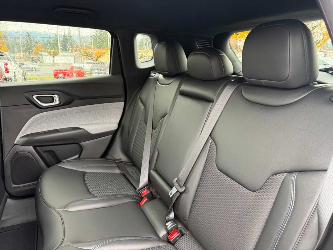 2026 Jeep Compass Latitude - Image 28