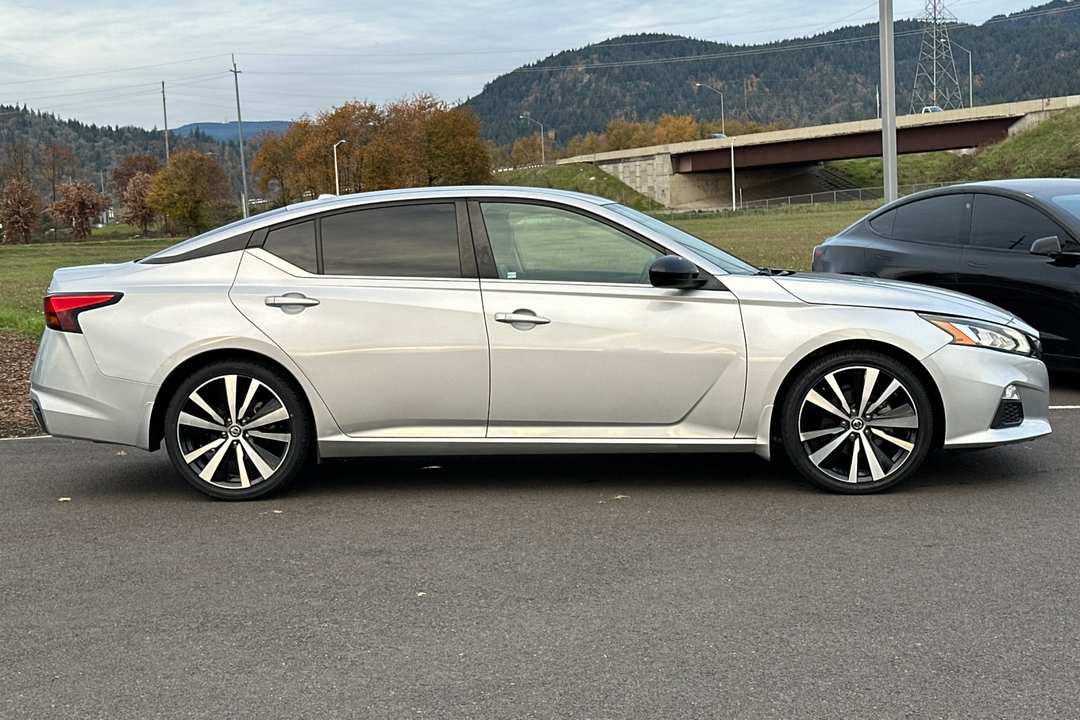 2019 Nissan Altima 2.5 SR - Image 2