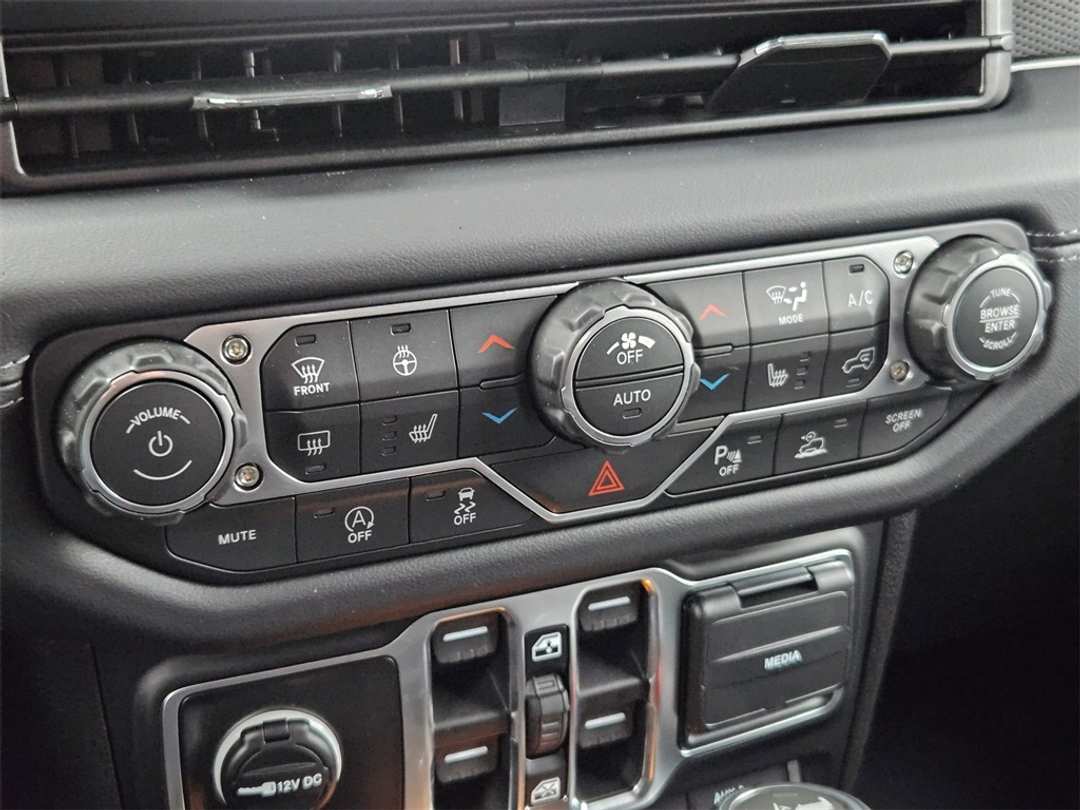 2026 Jeep Wrangler Rubicon X - Image 23