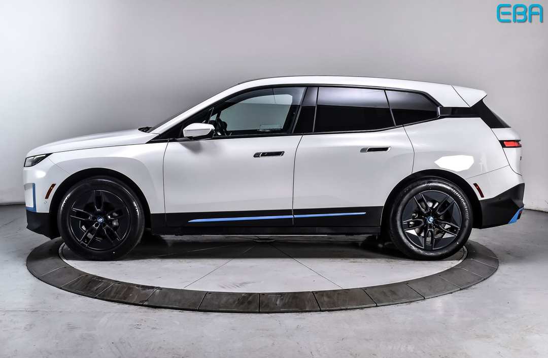 2023 BMW Ix xDrive50 - Image 3