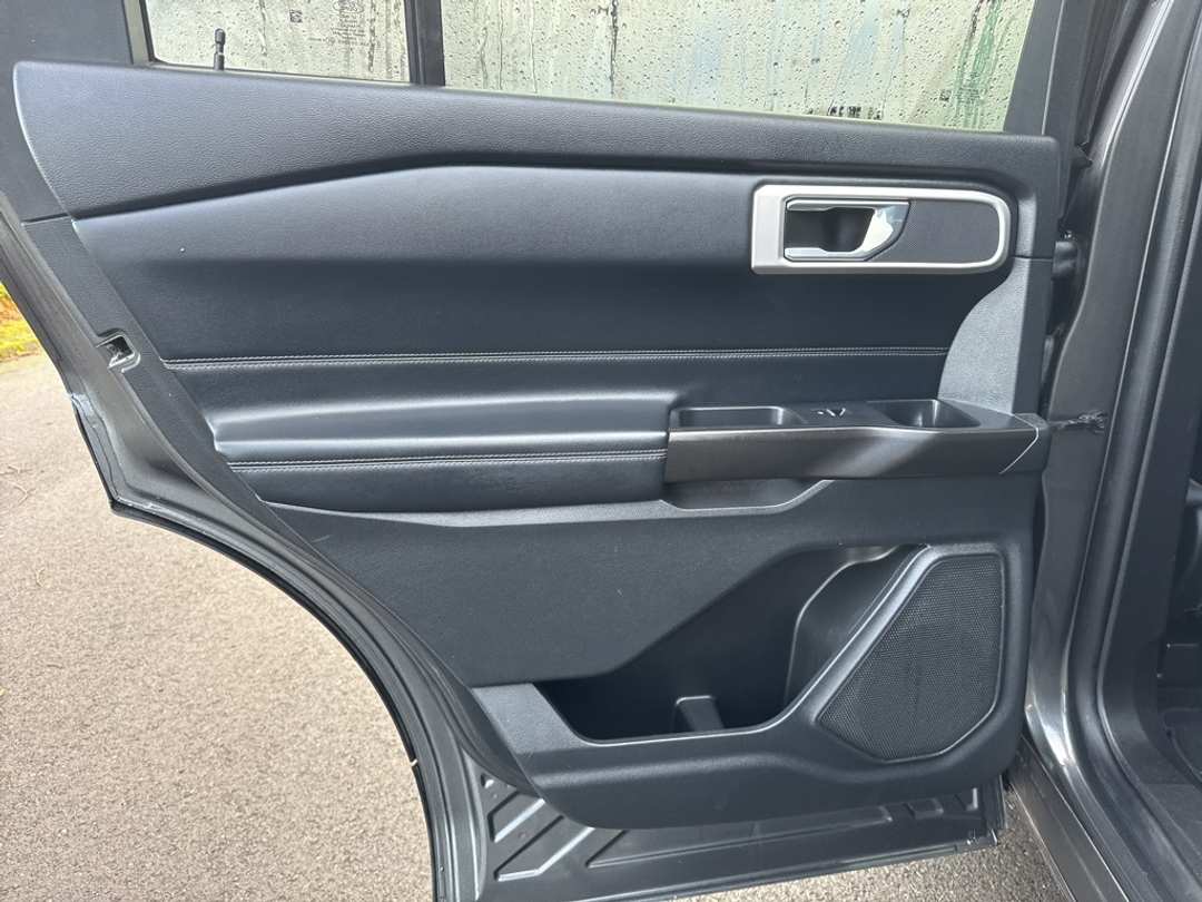 2020 Ford Explorer XLT - Image 17