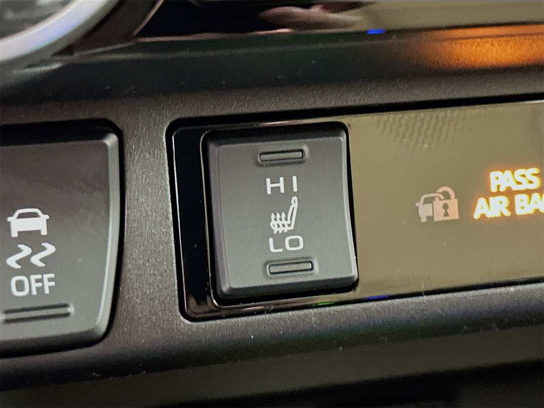 2025 Toyota Rav4 XLE Premium - Image 21