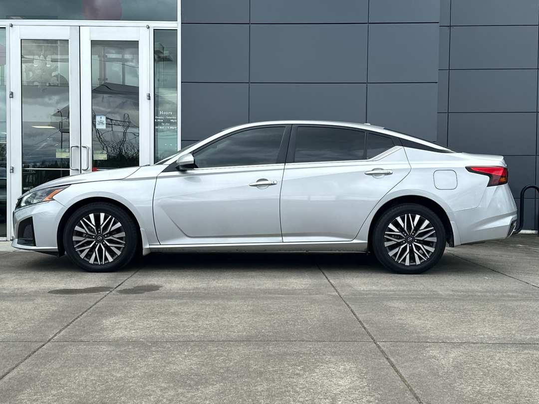 2023 Nissan Altima 2.5 SV - Image 6
