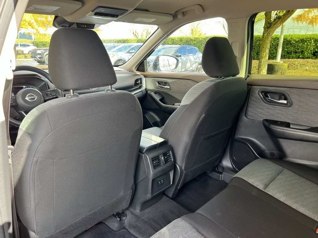 2023 Nissan Rogue SV - Image 28