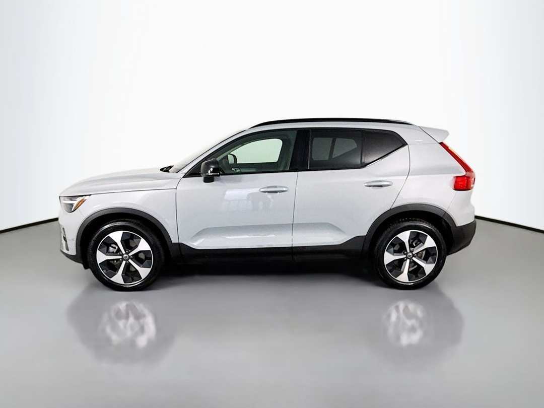 2026 Volvo Xc40 B5 Plus - Image 2