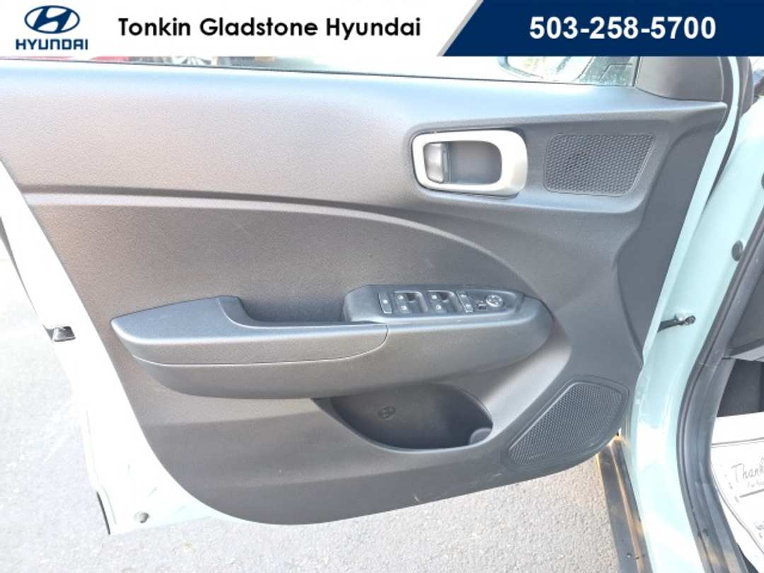 2025 Hyundai Venue SEL - Image 8