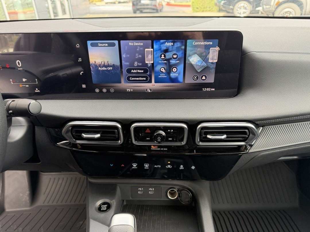 2026 Nissan Sentra SR - Image 21