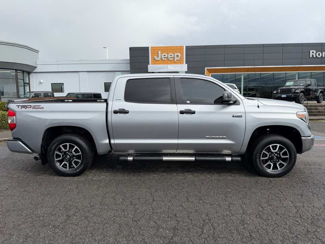 2018 Toyota Tundra SR5 - Image 9