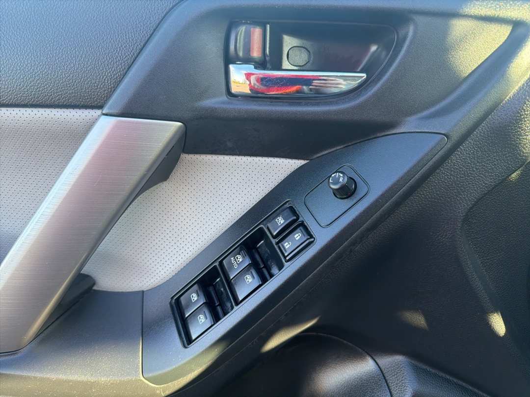 2015 Subaru Forester 2.5i Limited - Image 13