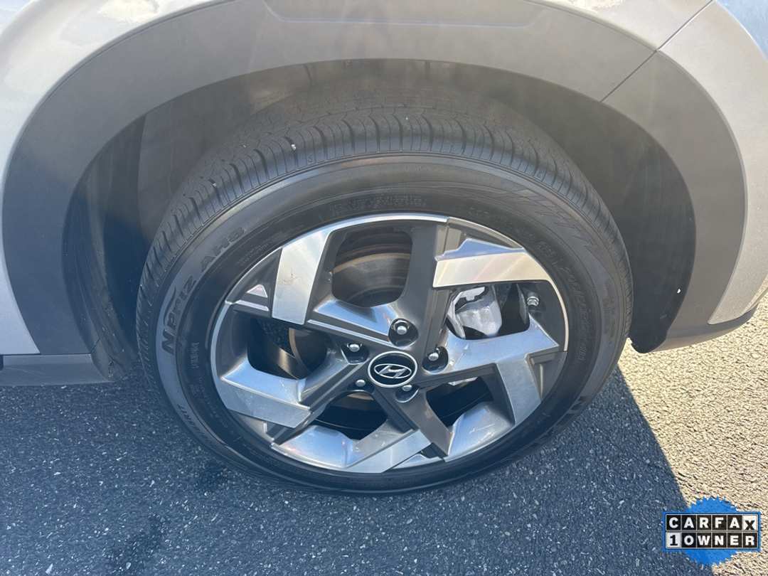 2025 Hyundai Venue SEL - Image 9