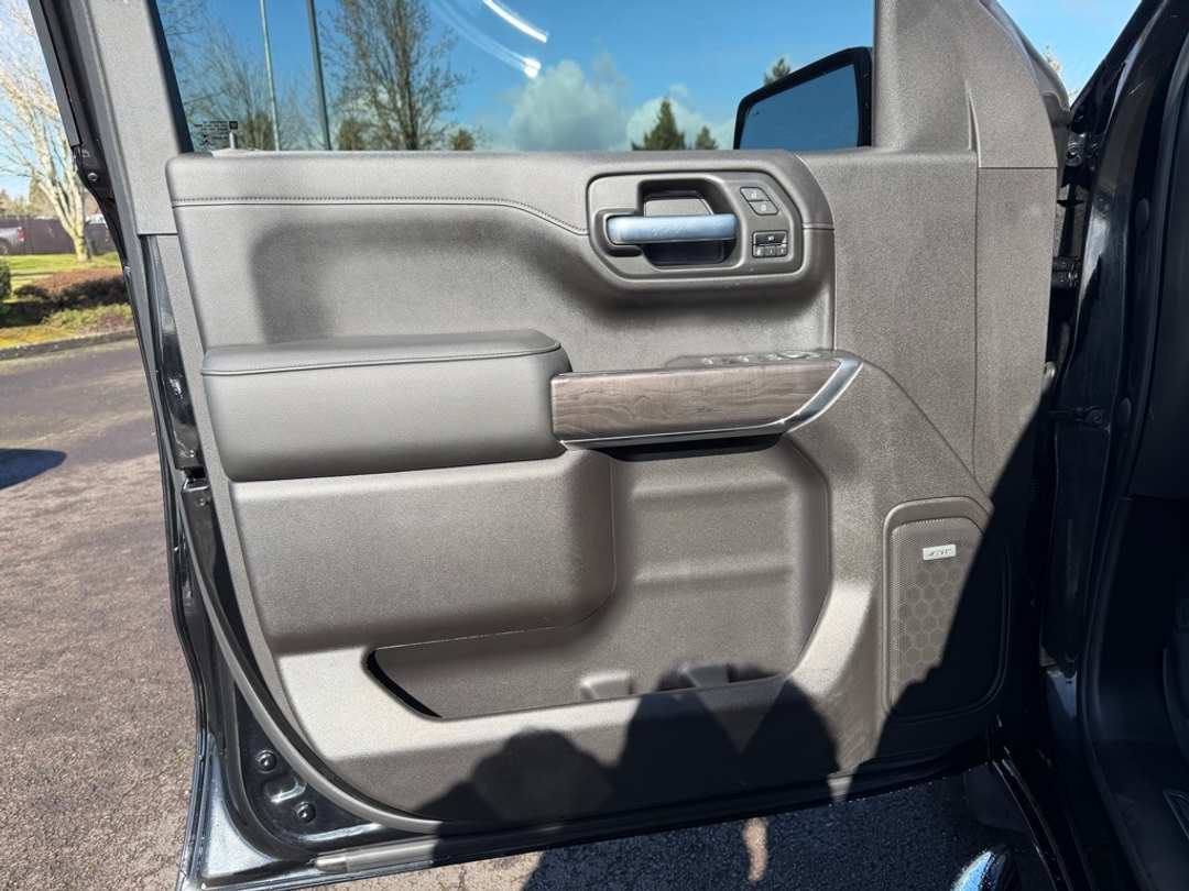 2020 Chevrolet Silverado 1500 LTZ - Image 12