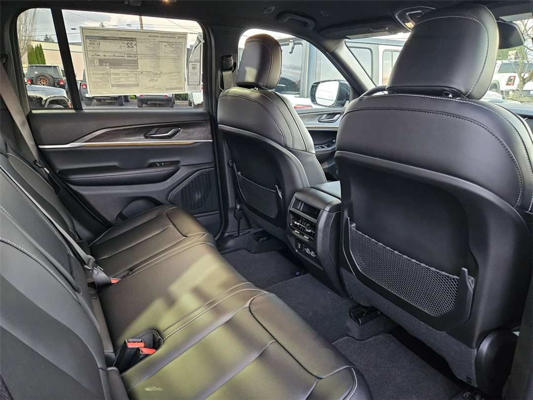 2025 Jeep Grand Cherokee Limited - Image 35