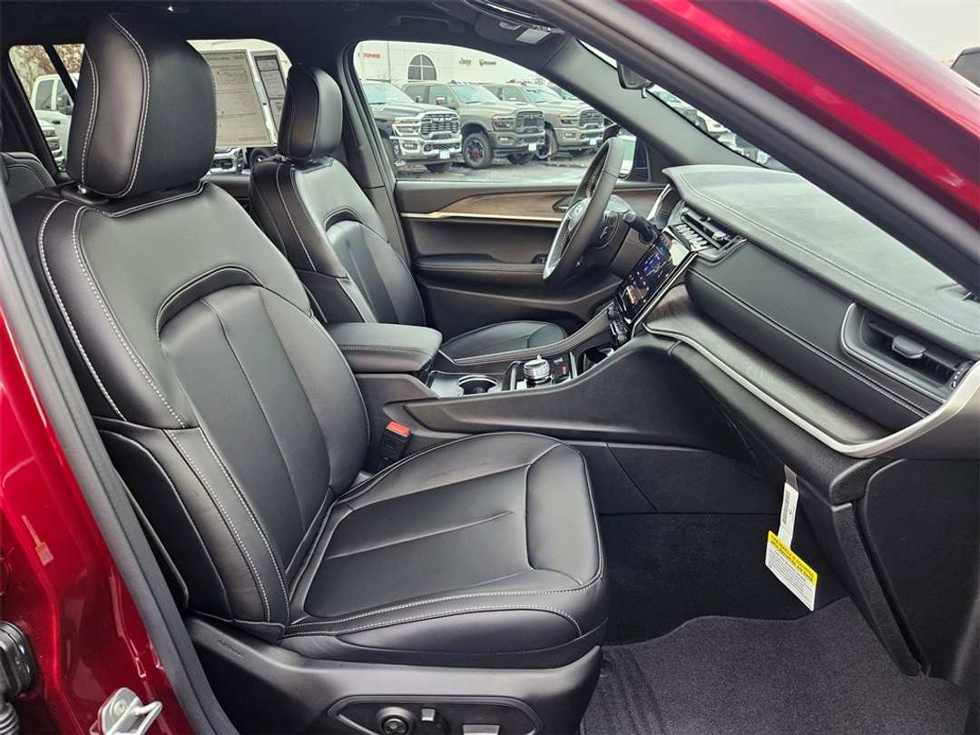 2025 Jeep Grand Cherokee L Limited - Image 37