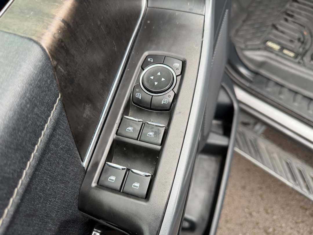 2022 Ford F-150 Lariat - Image 13