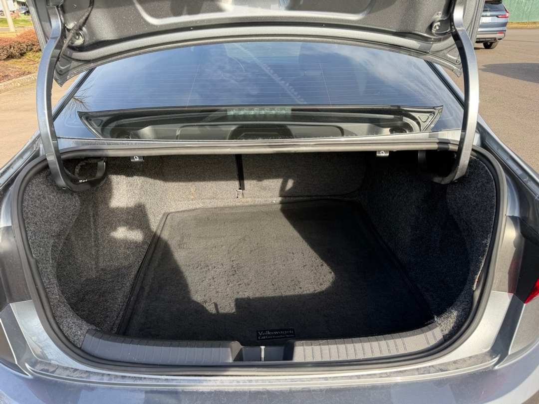 2021 Volkswagen Jetta RLine - Image 11