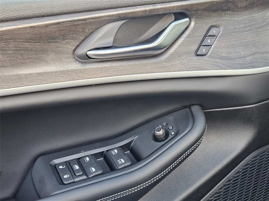 2025 Jeep Grand Cherokee Limited - Image 11