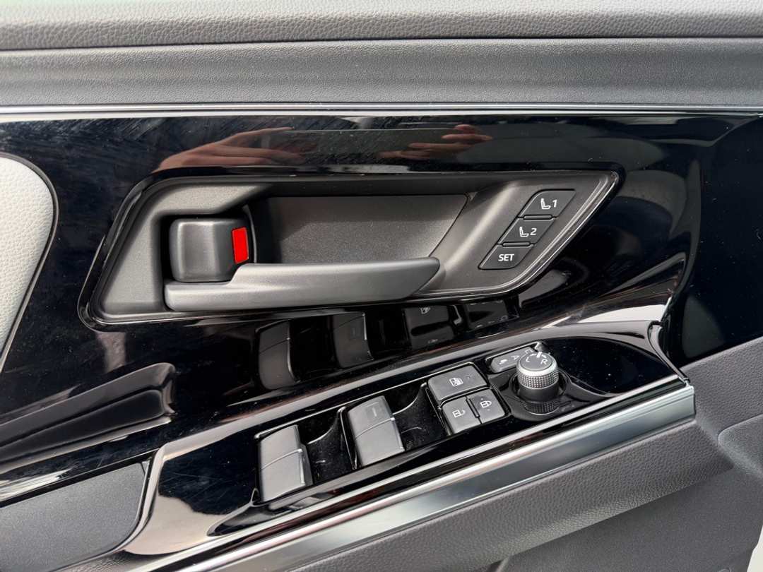 2023 Subaru Solterra Touring - Image 13