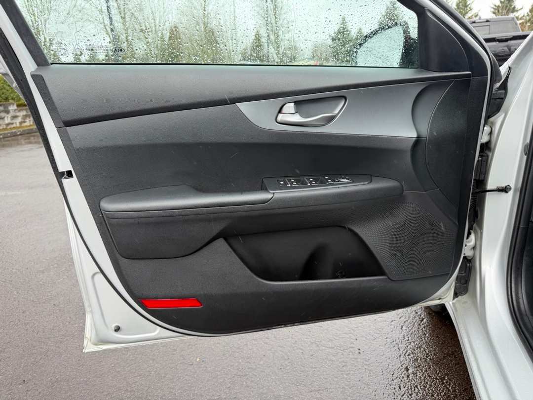 2021 Kia Forte LXS - Image 11