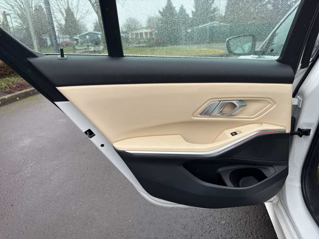 2022 BMW 3 Series 330i xDrive - Image 22