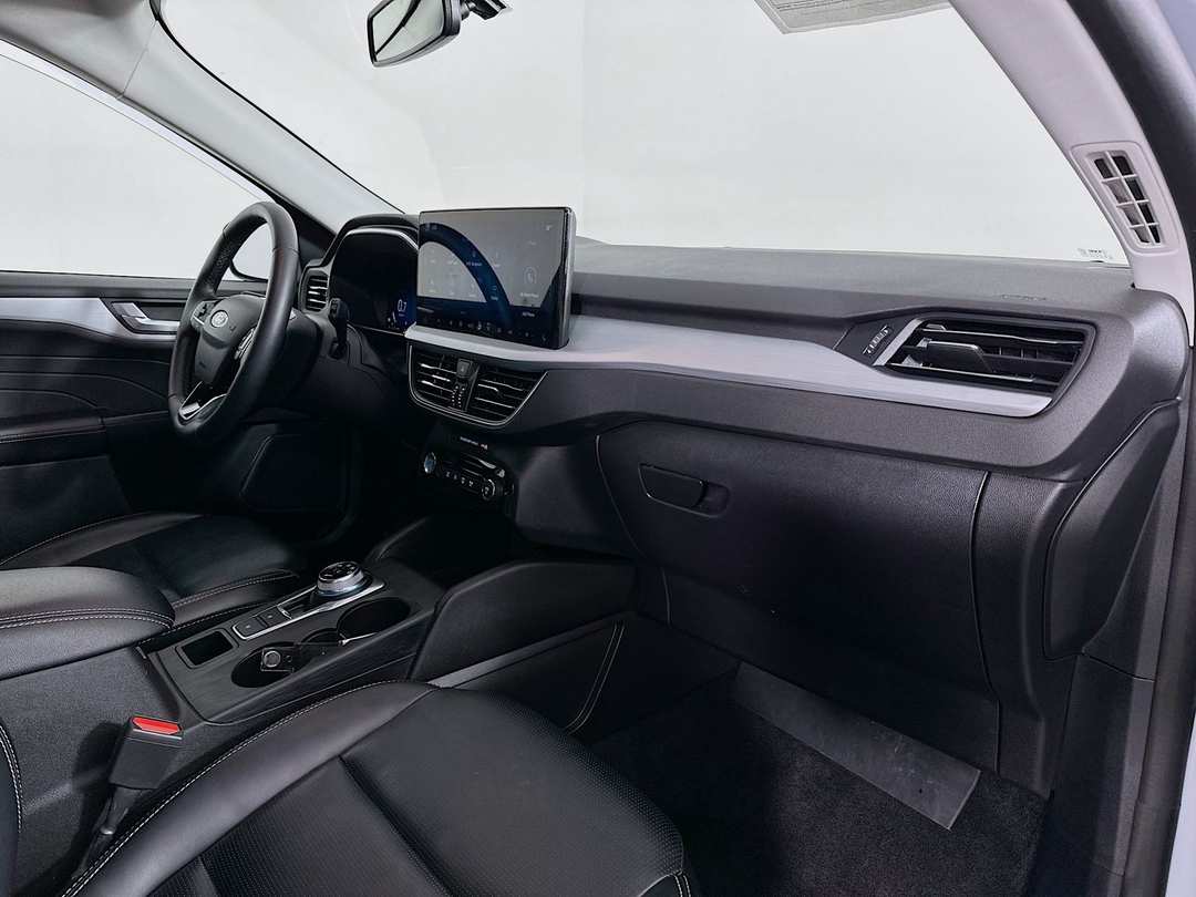 2025 Ford Escape Platinum - Image 30