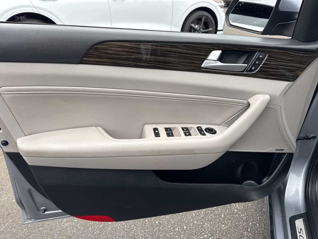 2016 Hyundai Sonata Limited - Image 16